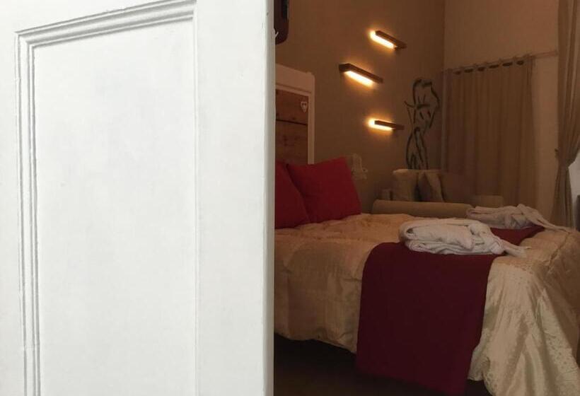 מיטת קינג בסוויטה, Palazzo Kapece