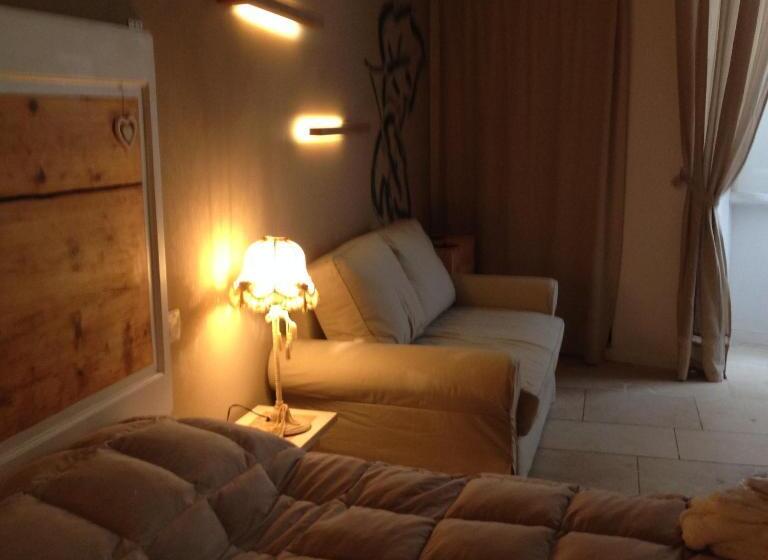 מיטת קינג בסוויטה, Palazzo Kapece