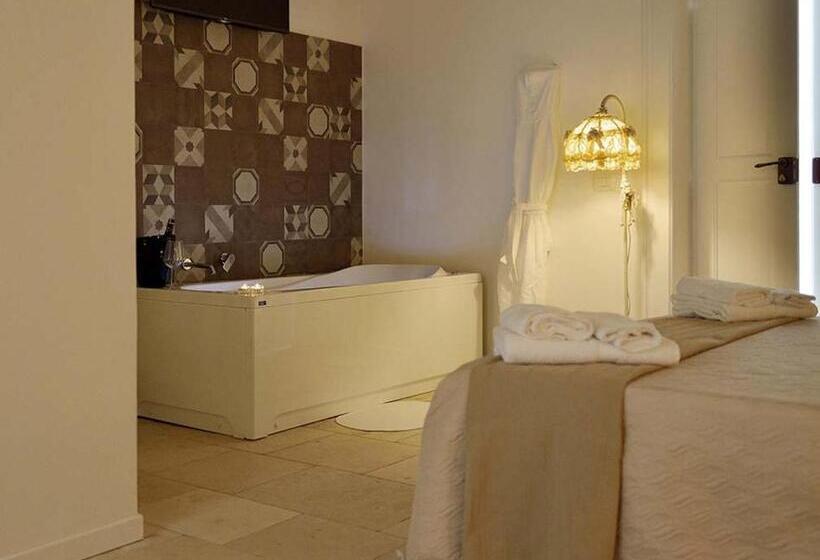 מיטת קינג בסוויטה, Palazzo Kapece