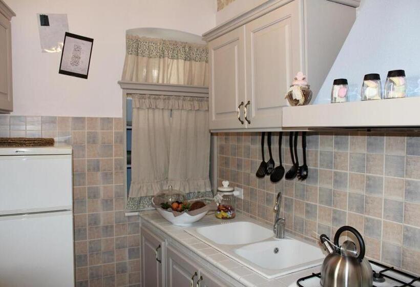 דירת חדר, Palazzo Kapece