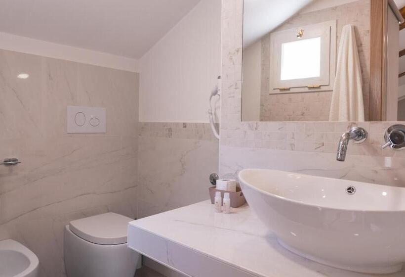 اتاق لوکس سه تخته, Fata34 Luxury B&b