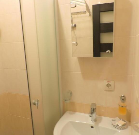 Cameră Standard, Breeze