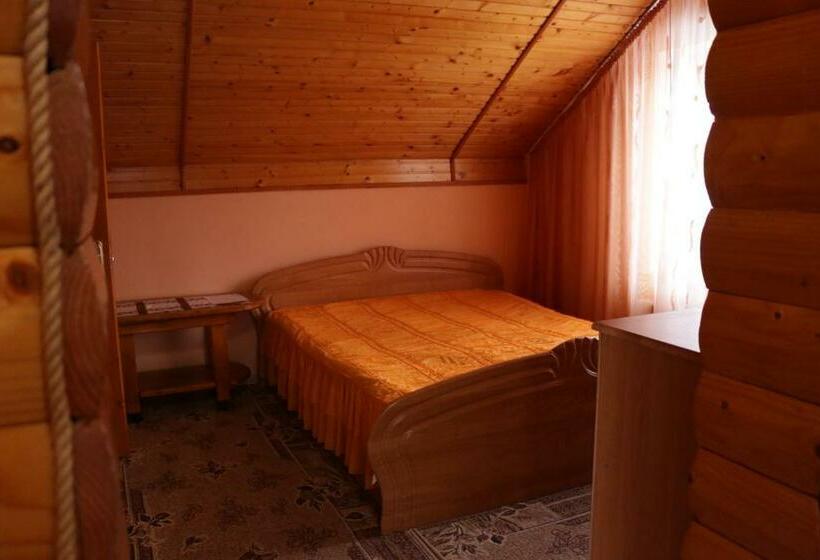 اتاق خانوادگی با چشم‌انداز کوه, Karpatskyi Maetok