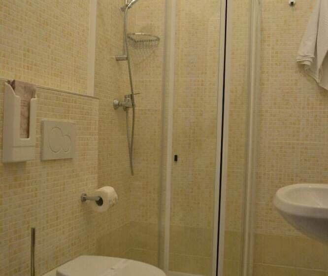 标准单人间, Quaglia