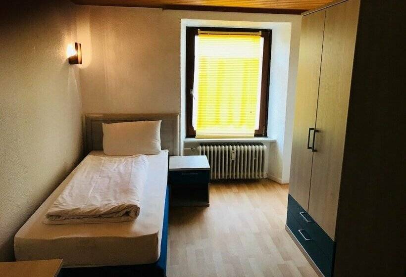 Номер Стандарт Индивидуальный Совместная Ванная, Restaurant Kastel