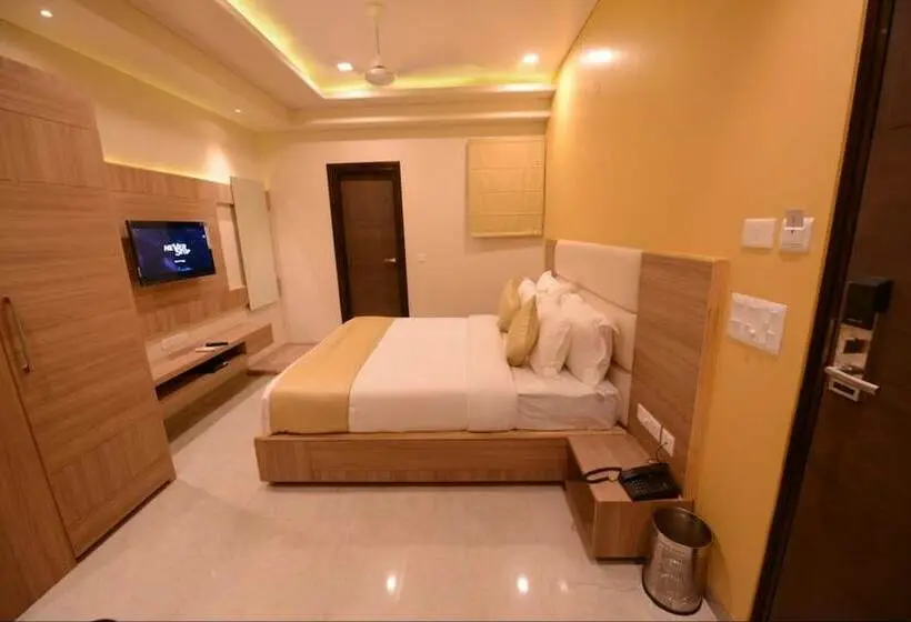 Deluxe Room, Silver Pride