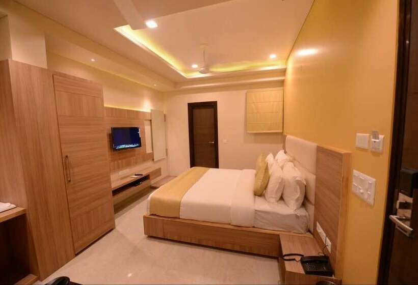 Deluxe Room, Silver Pride