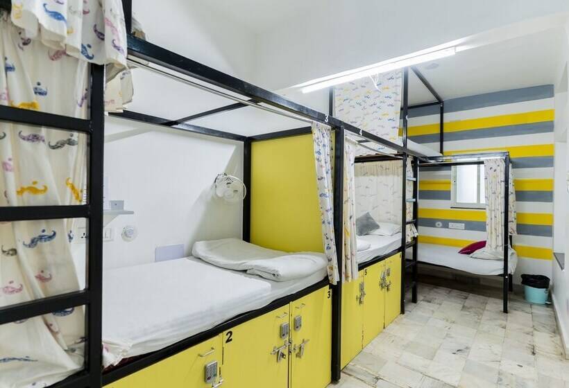 Bed in een Gedeelde Kamer, Moustache Udaipur