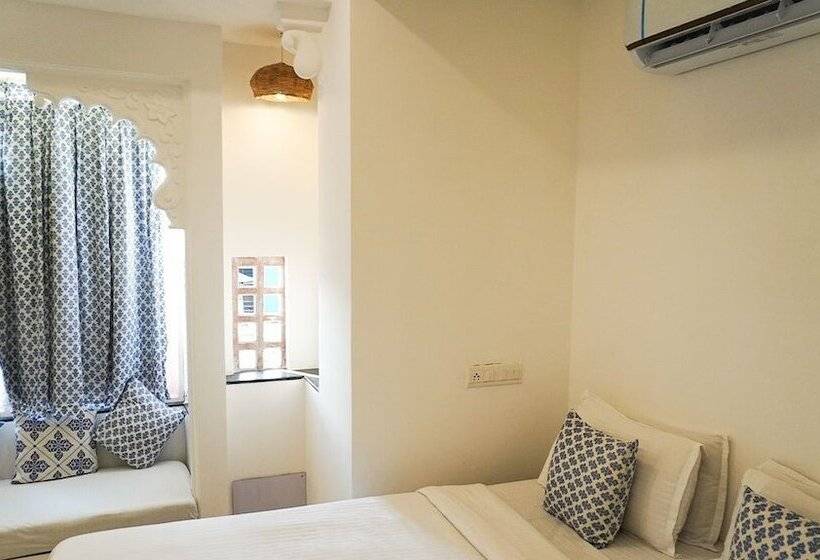 Deluxe Kamer, Moustache Udaipur