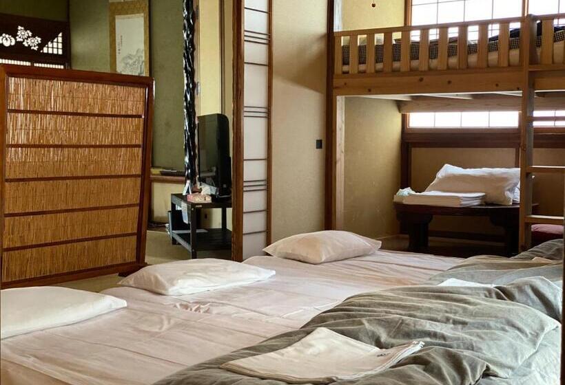 Casa 3 Quartos, Guesthouse Enishi