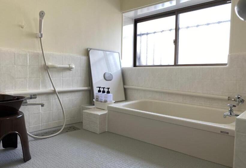 Casa 3 Quartos, Guesthouse Enishi