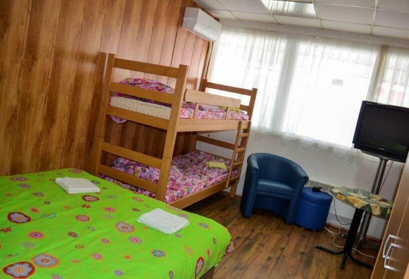 اتاق لوکس با چشمانداز شهر, Splav Guest Hause Gusar