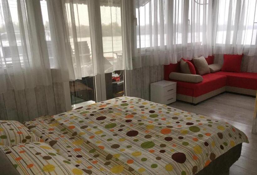 اتاق استاندارد با چشمانداز دریاچه, Splav Guest Hause Gusar