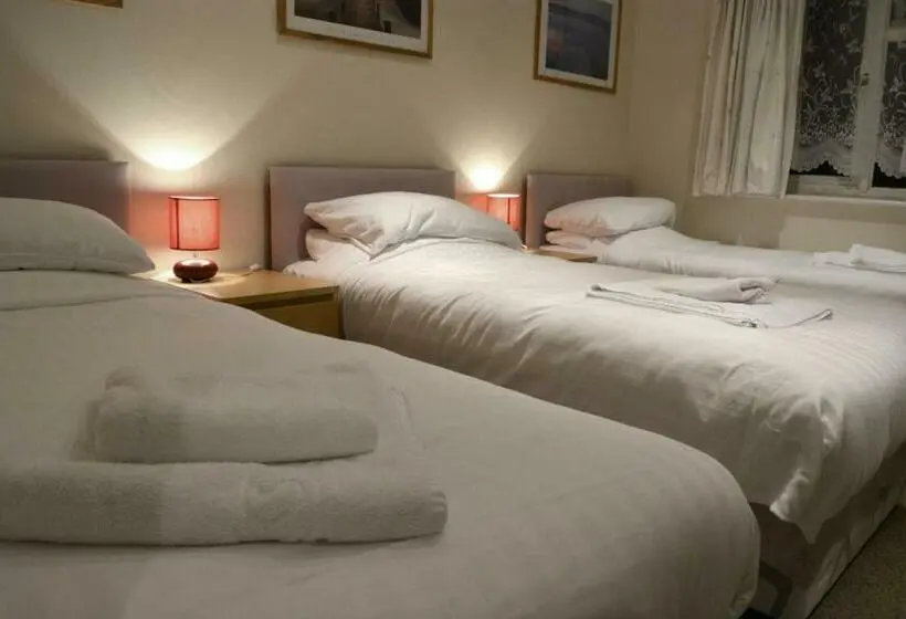 Economy Triple Room, Ava House Bed And Breakfast