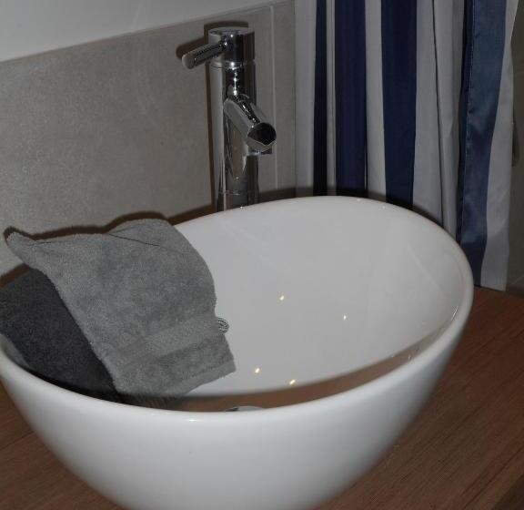 スタンダードルーム, Bed Aan Zee Kabine7