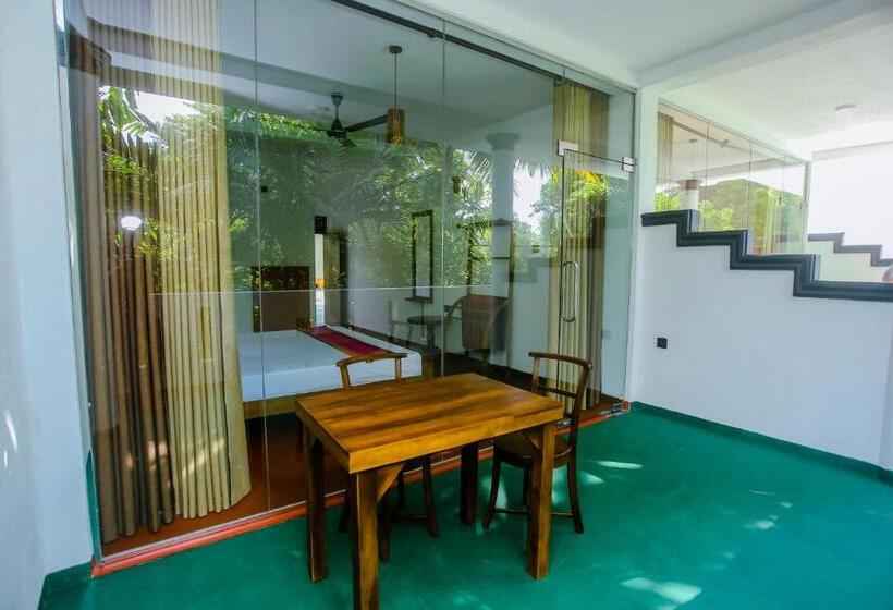 Номер Superior, Little Angels