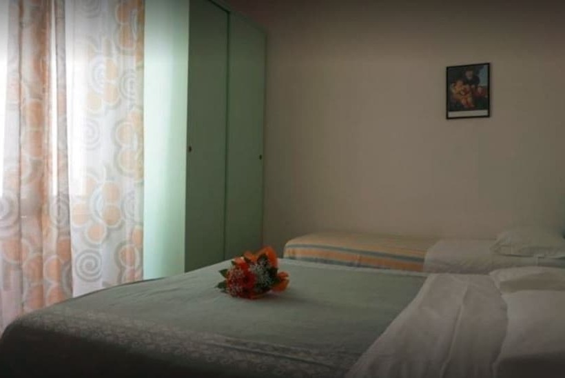 Camera Tripla Standard Vista Mare, Aurora