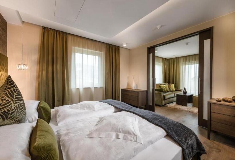 סוויטת ג'וניור נוף לגינה, Fayn Garden Retreat