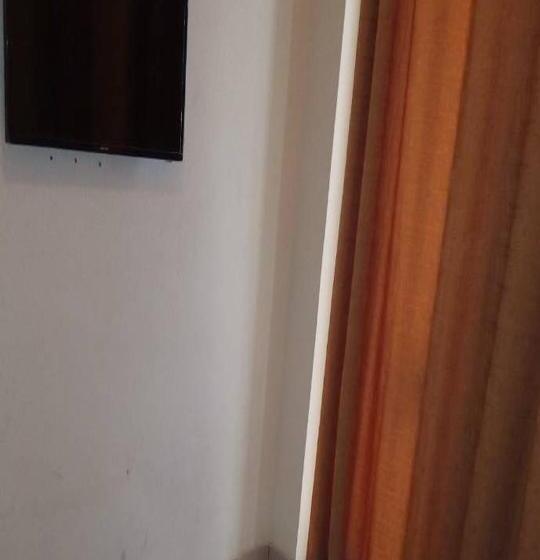 اتاق اکونومی, Hôtels Résidences Easy