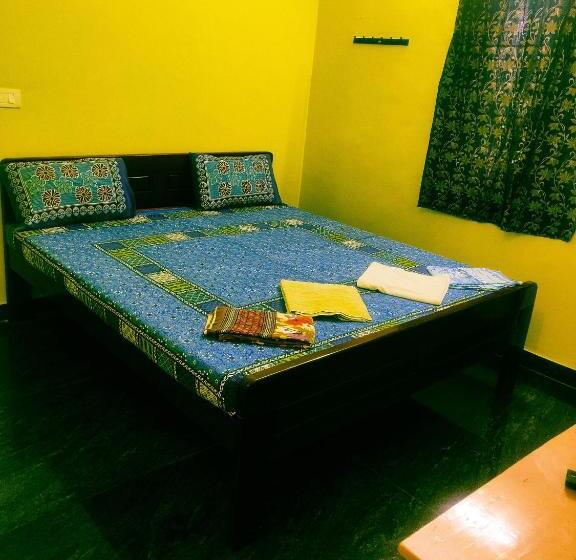 חדר אקונומי, Srinivasa Residency