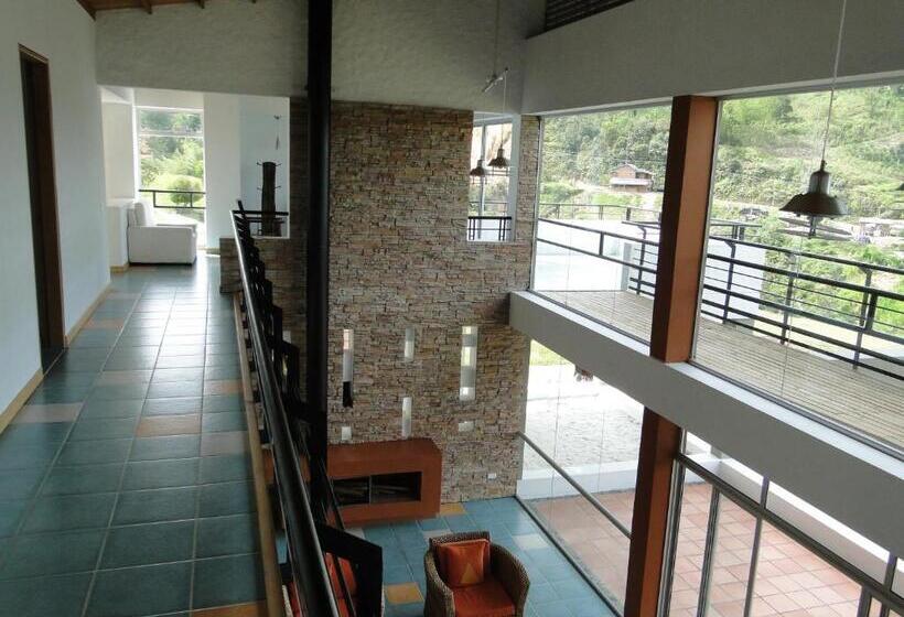 Perhehuone, Familiar El Remanso Del Agua