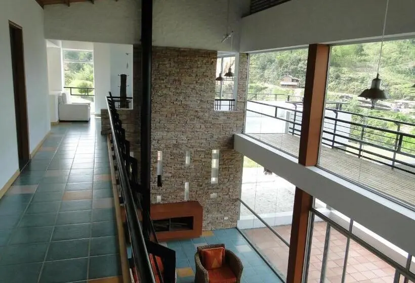 اتاق خانوادگی, Familiar El Remanso Del Agua