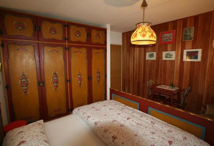اتاق استاندارد با چشم‌انداز کوهستان, B&b Villa Dolomites Hut