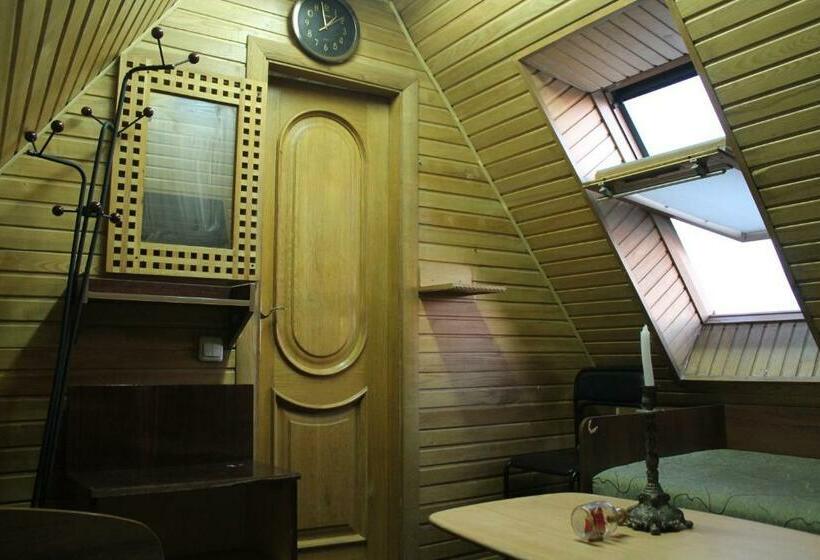 Economy Triple Room, Hostel Teremok