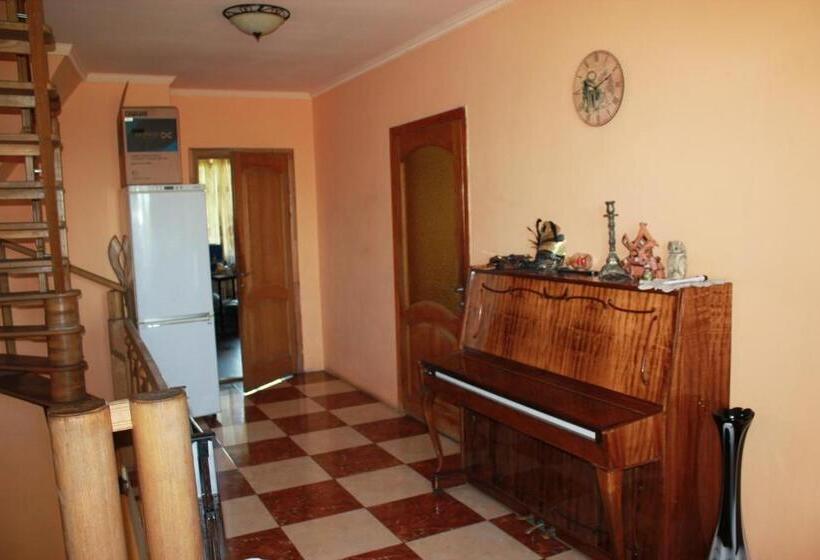 Perhehuone, Hostel Teremok