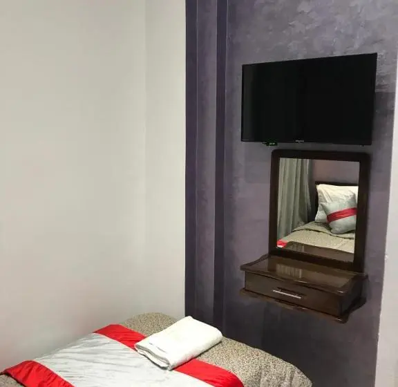 Standard Yhden Hengen Huone, Biarritz
