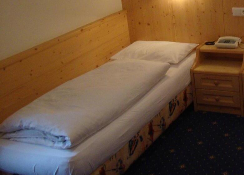 غرفة قياسية فردية, Jú Furcia