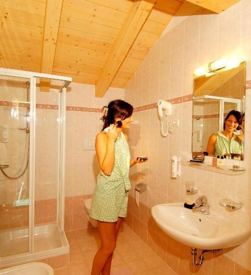 غرفة أساسية, Jú Furcia