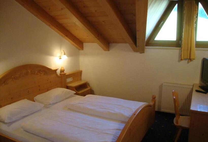 غرفة أساسية, Jú Furcia