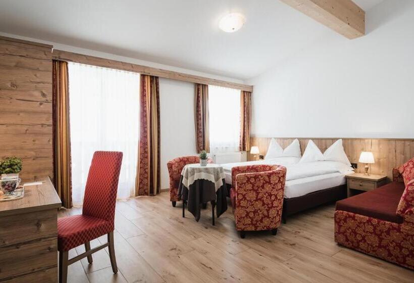 Номер Deluxe с Балконом, Laguscei Dolomites Mountain