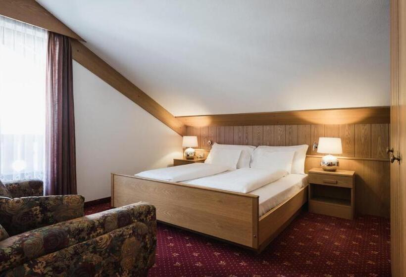 Номер Basic, Laguscei Dolomites Mountain