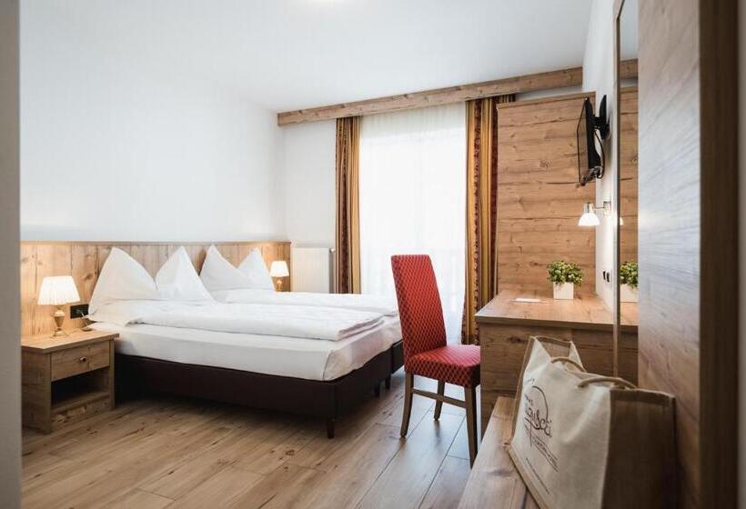 Номер Стандарт Вид на Горы, Laguscei Dolomites Mountain