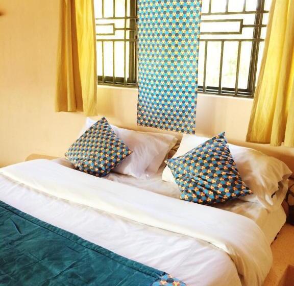 חדר דחוקס עם מיטת קינג, Nyore Hillside Retreat