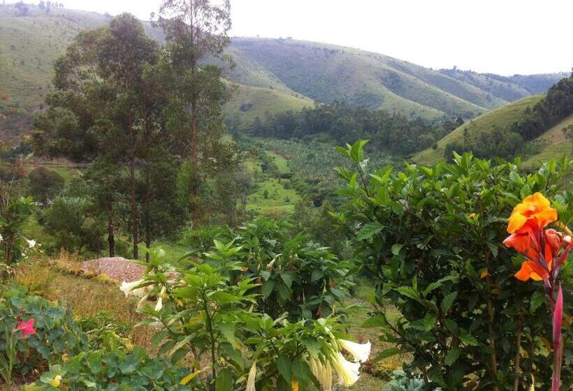 חדר דחוקס עם מיטת קינג, Nyore Hillside Retreat