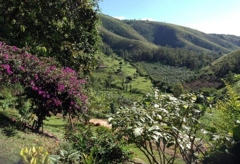 اتاق لوکس, Nyore Hillside Retreat