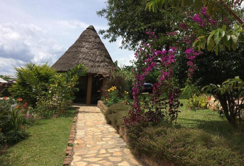 اتاق لوکس, Nyore Hillside Retreat