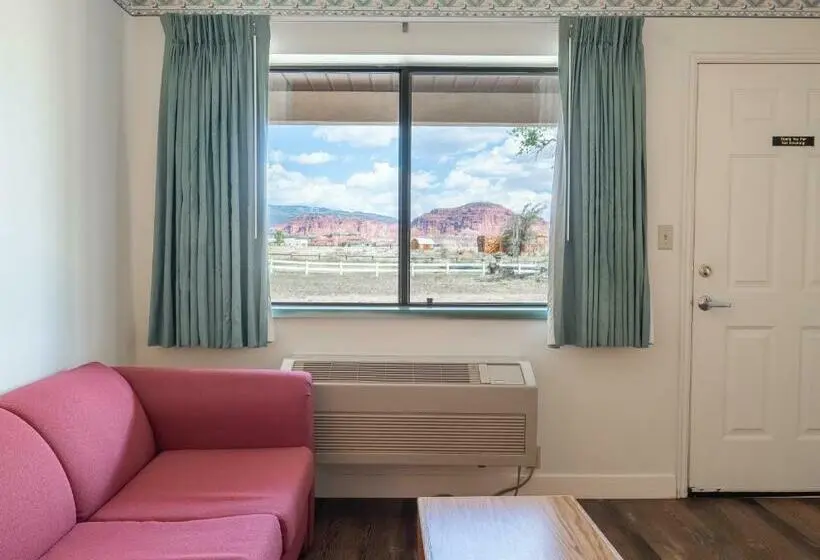 キングサイズベッドのスタンダードルーム, Motel Torrey