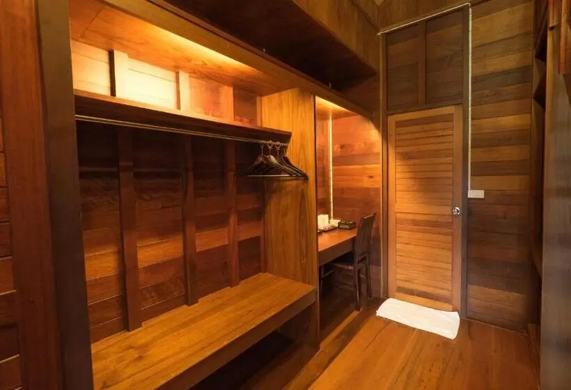 デラックススイート, 500 Rai Floating Resort