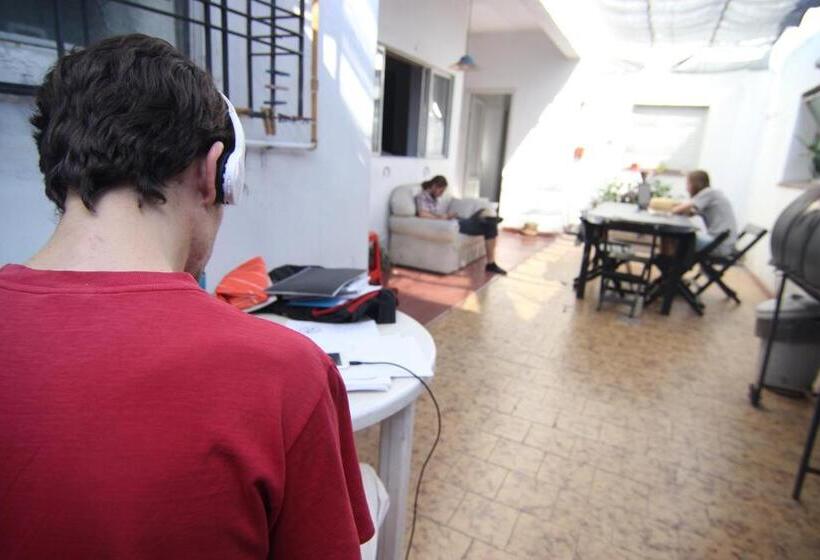 اتاق خانوادگی با سرویس بهداشتی مشترک, Mate! Hostel