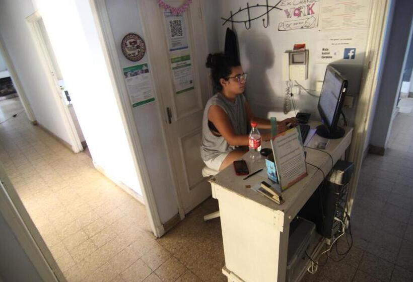 اتاق خانوادگی با سرویس بهداشتی مشترک, Mate! Hostel