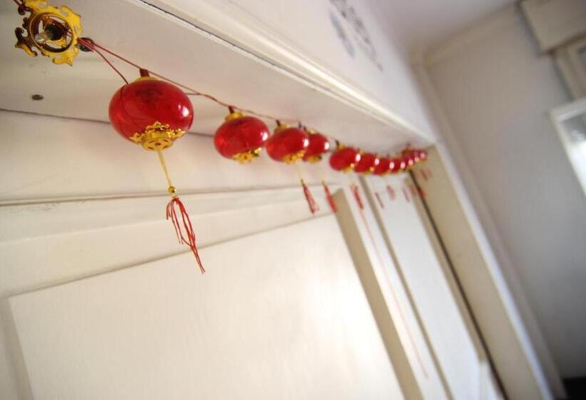 اتاق خانوادگی با سرویس بهداشتی مشترک, Mate! Hostel