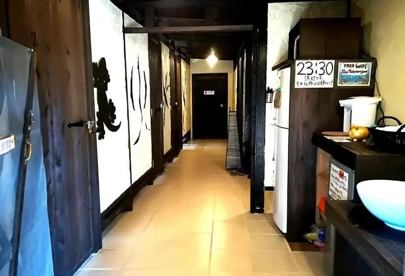 ルームシェアのワンベッド, Taketomijima Guesthouse And Je Taime