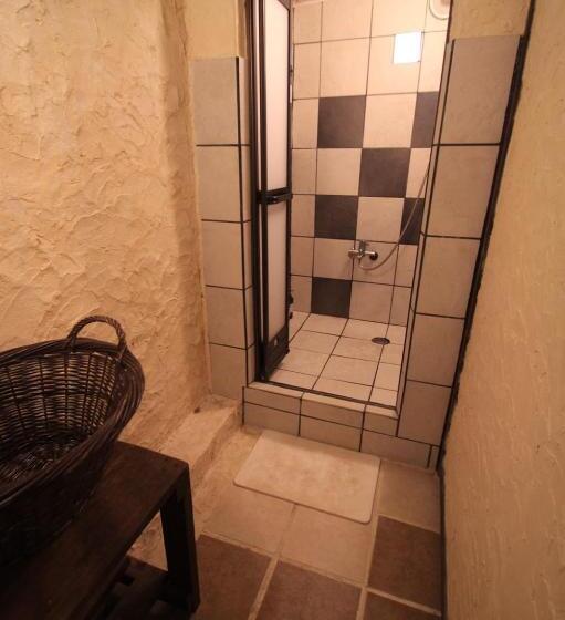 Кровать в Общей Комнате, Taketomijima Guesthouse And Je Taime
