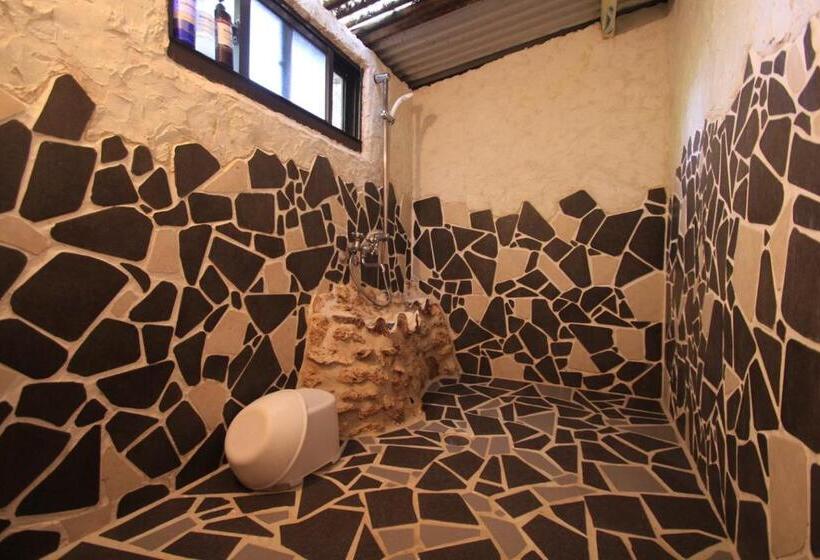 מיטה בחדר משותף, Taketomijima Guesthouse And Je Taime