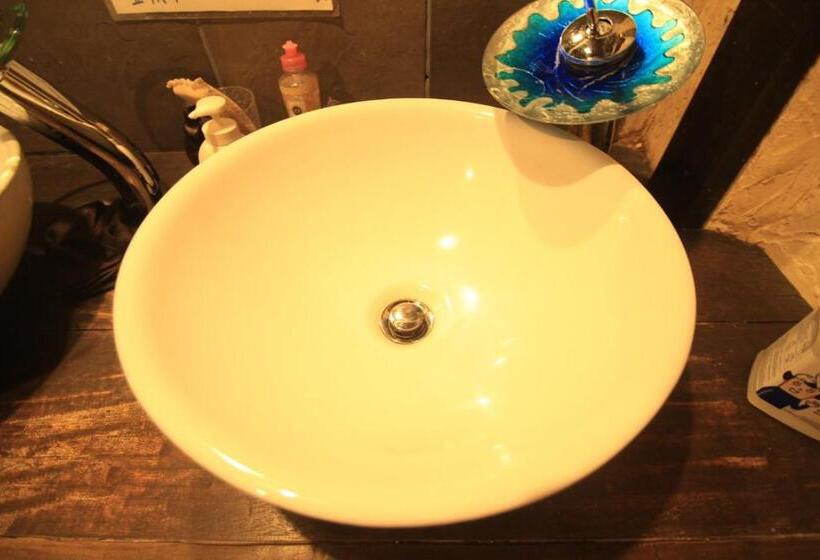 מיטה בחדר משותף, Taketomijima Guesthouse And Je Taime