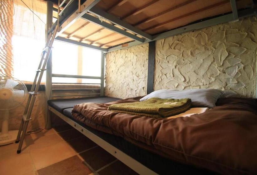 מיטה בחדר משותף, Taketomijima Guesthouse And Je Taime